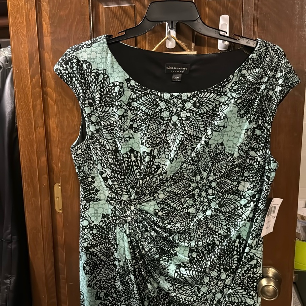 Very pretty dress. Never worn- with tags. Lovely pattern and flattering style.